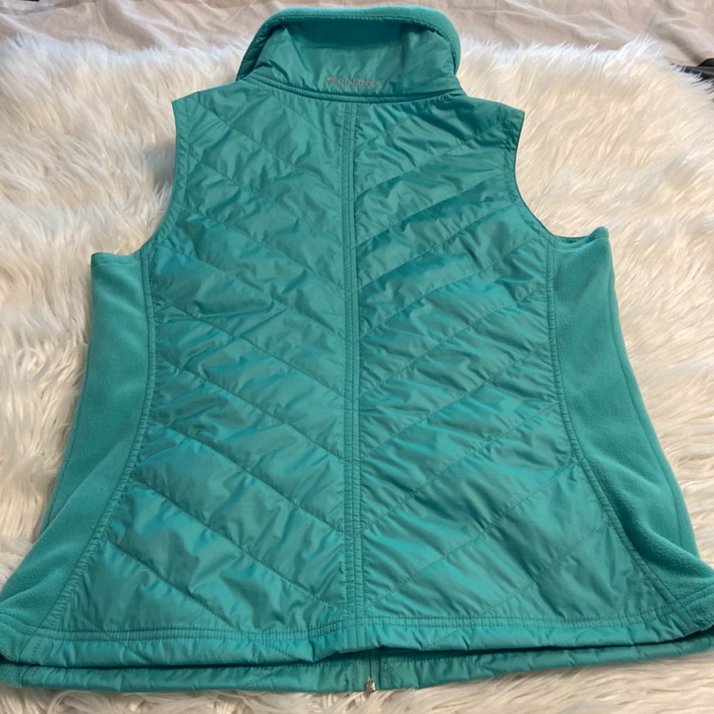 Columbia Women Vest size L beautiful green color long 24” bust 38” - Picture 6 of 8